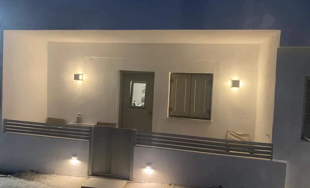 Charming ground floor house for sale in Paros 24