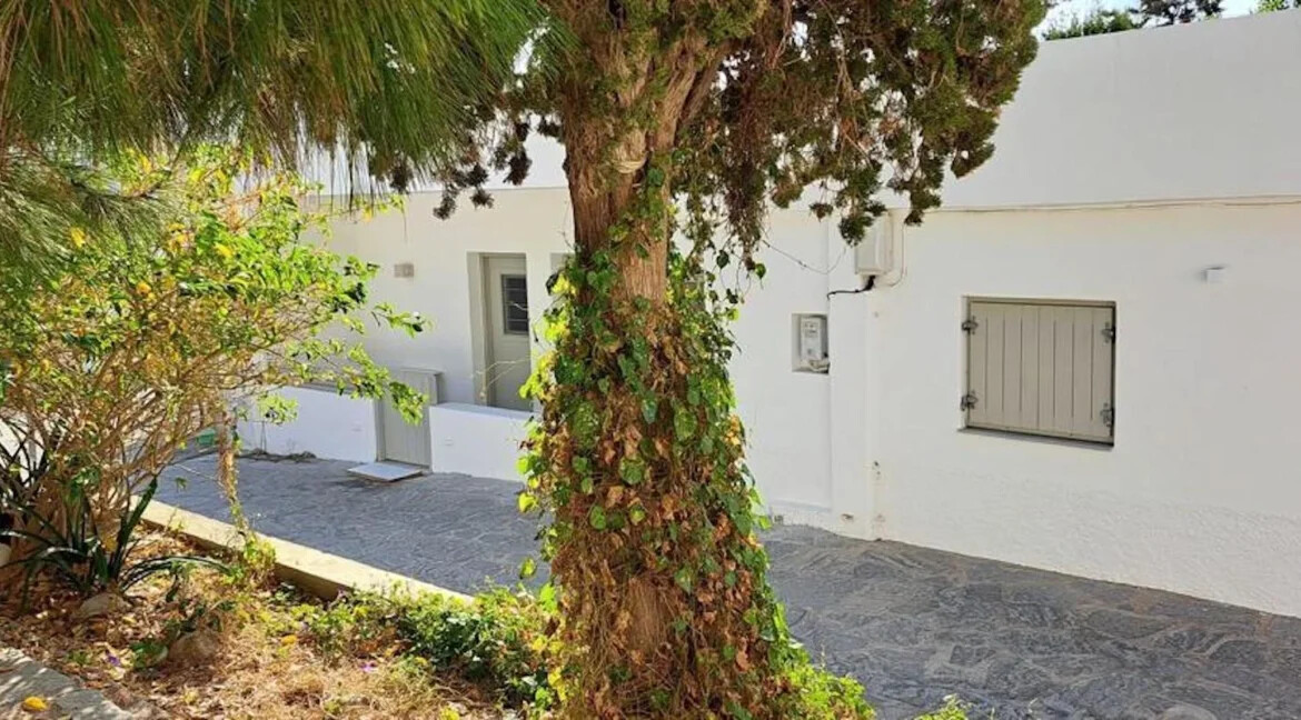 Charming ground floor house for sale in Paros 5