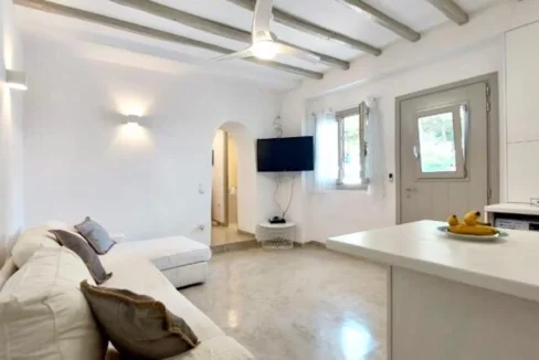 Charming ground floor house for sale in Paros 8