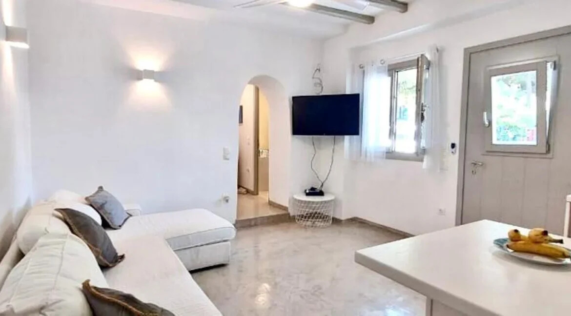 Charming ground floor house for sale in Paros 9