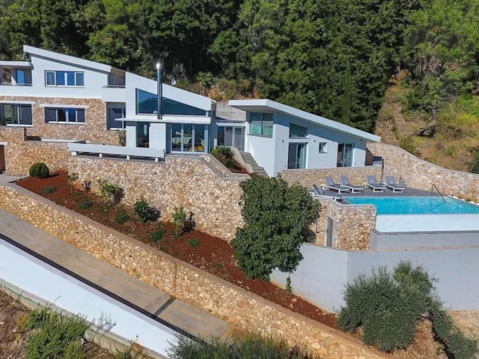 For Sale: Luxurious Villa in Lefkada, Nydri