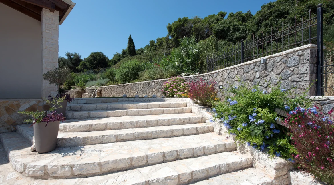 Luxurious Hillside Villa for sale in Corfu 7