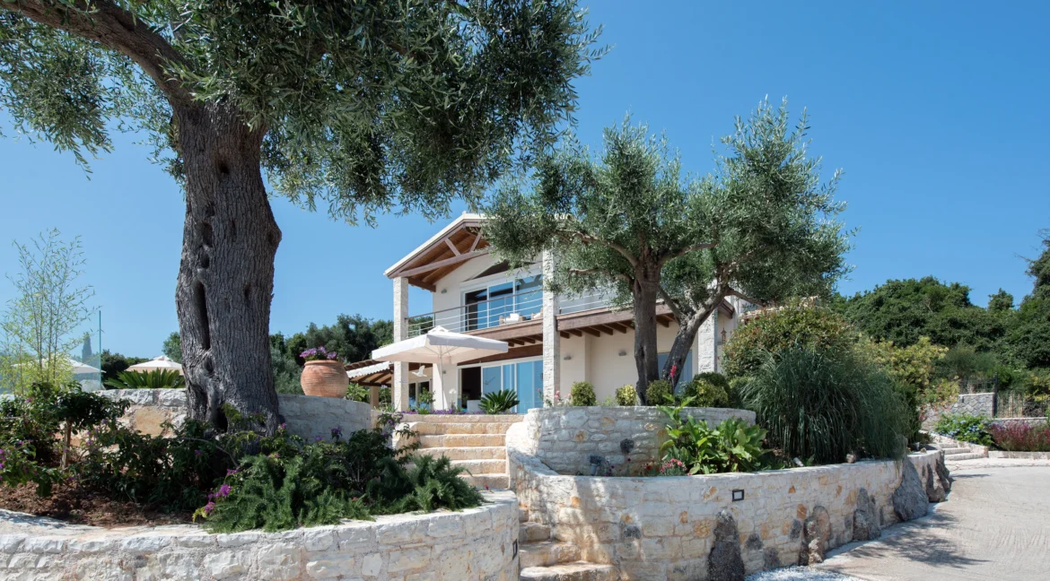 Luxurious Hillside Villa for sale in Corfu 8