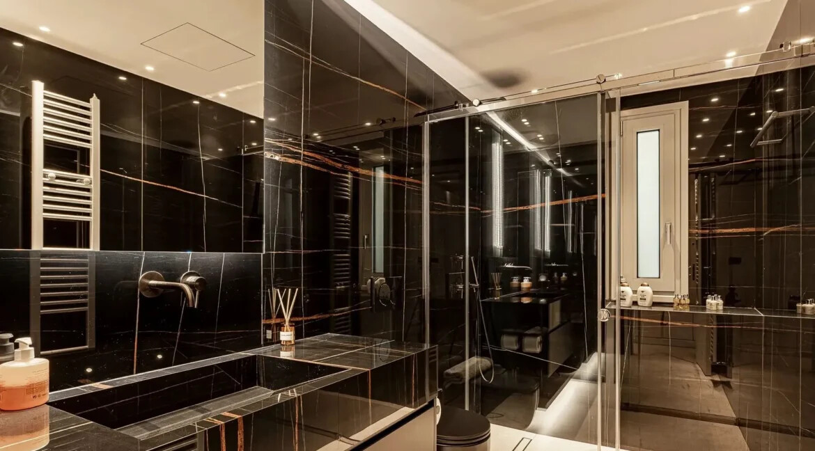 Luxurious Triplex Penthouse with Panoramic Sea Views in Glyfada for sale 4