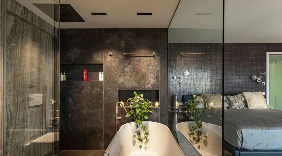 Luxurious Triplex Penthouse with Panoramic Sea Views in Glyfada for sale 7