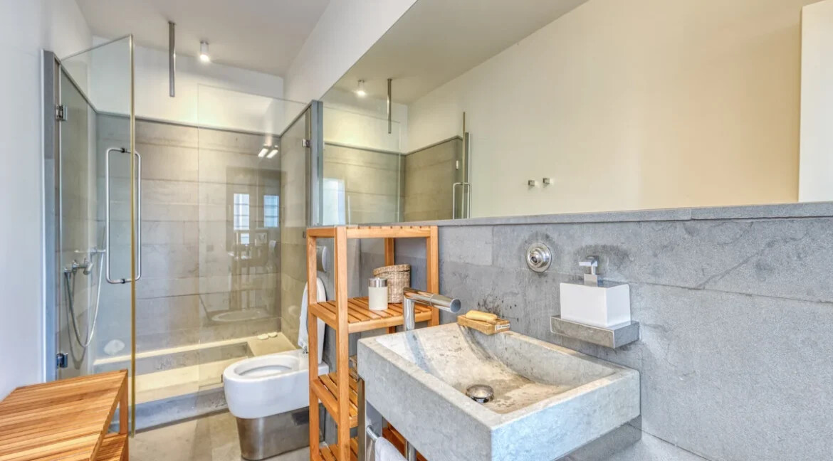 Luxurious Villa for Sale in Athens, Greece 25