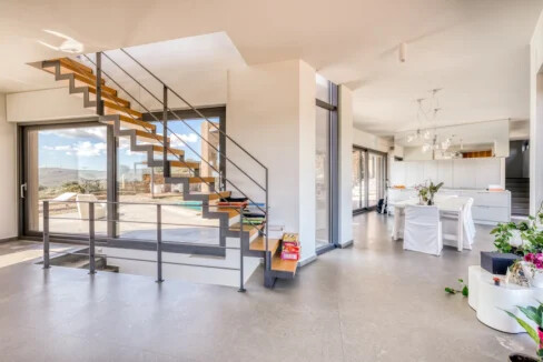 Luxurious Villa for Sale in Athens, Greece 3