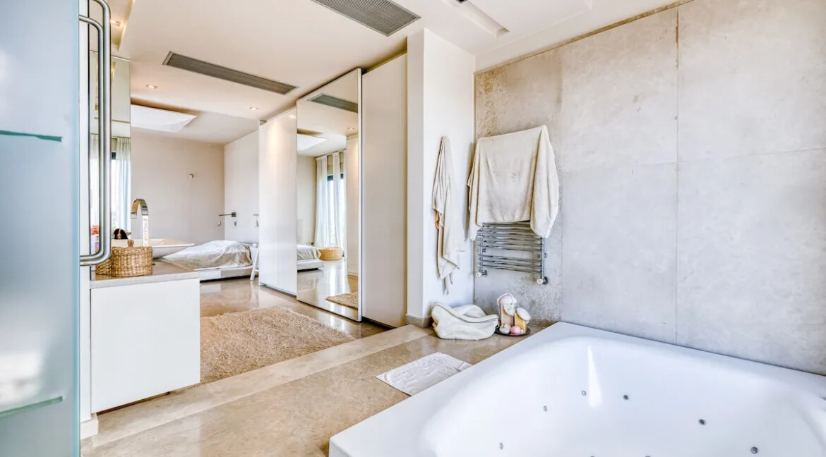 Luxurious Villa for Sale in Athens, Greece 33