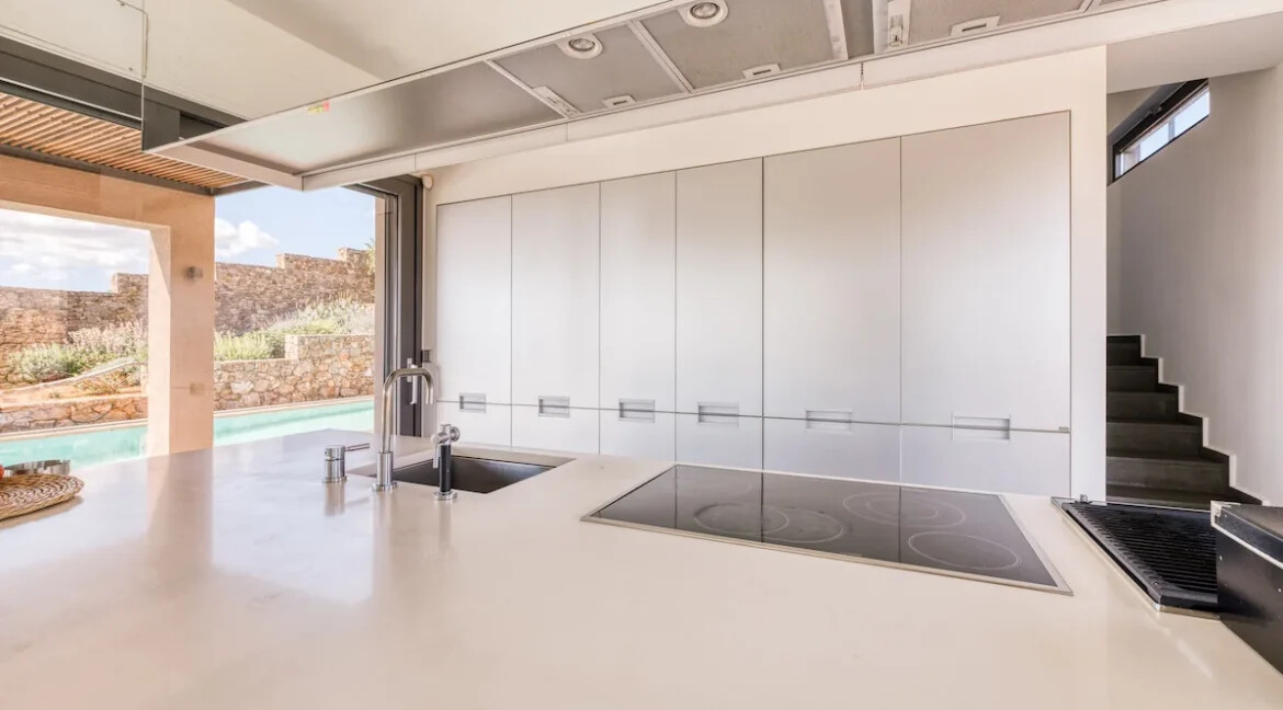 Luxurious Villa for Sale in Athens, Greece 5