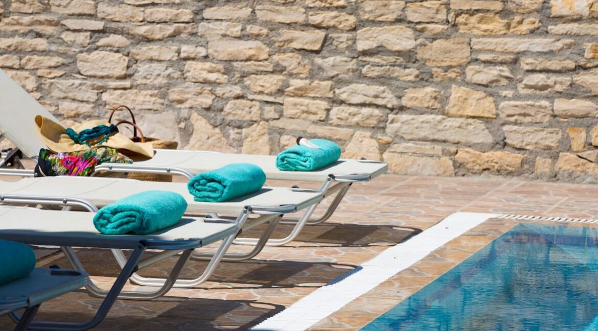 Villa with Pool for sale in Crete 13