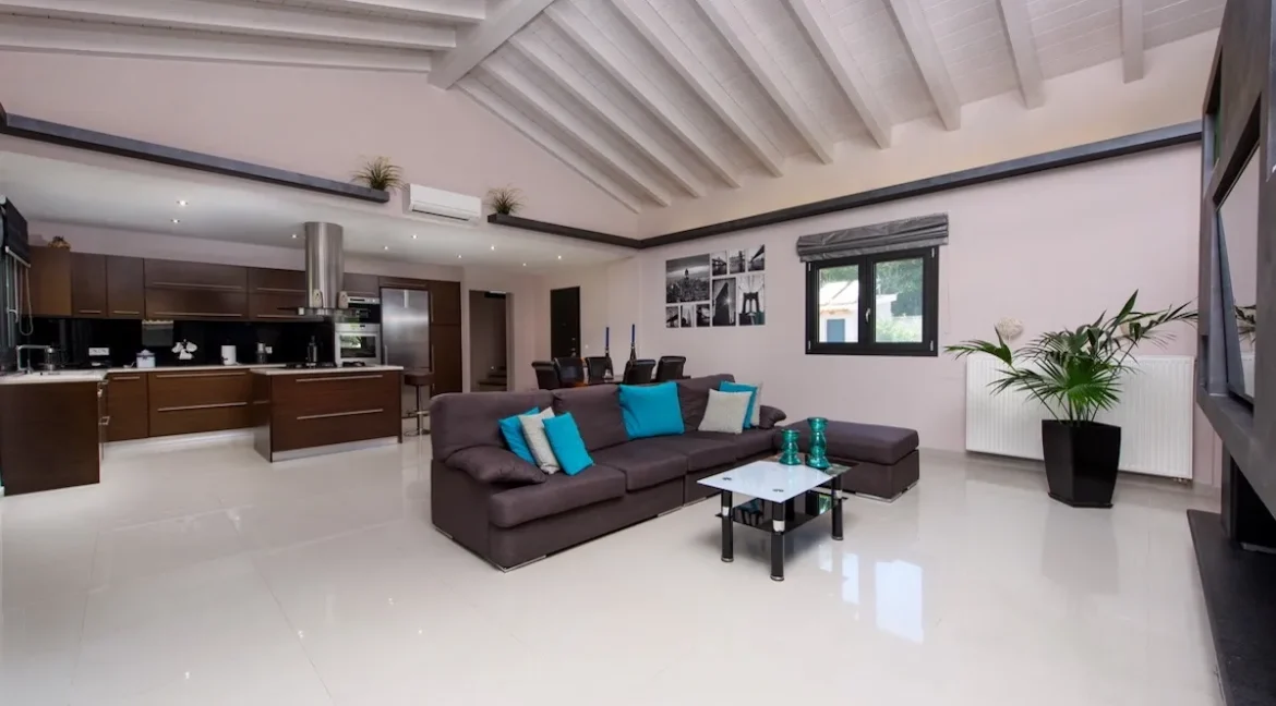 Villa with Private Pool in Corfu Dasia for sale 11