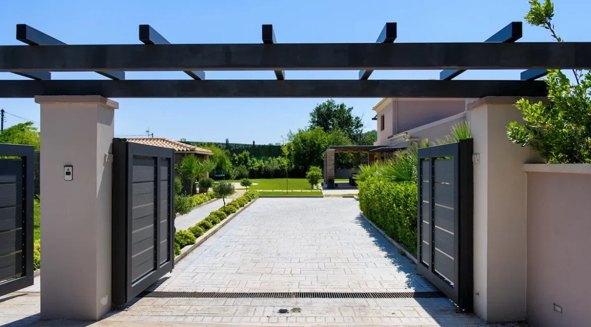 Villa with Private Pool in Corfu Dasia for sale 30