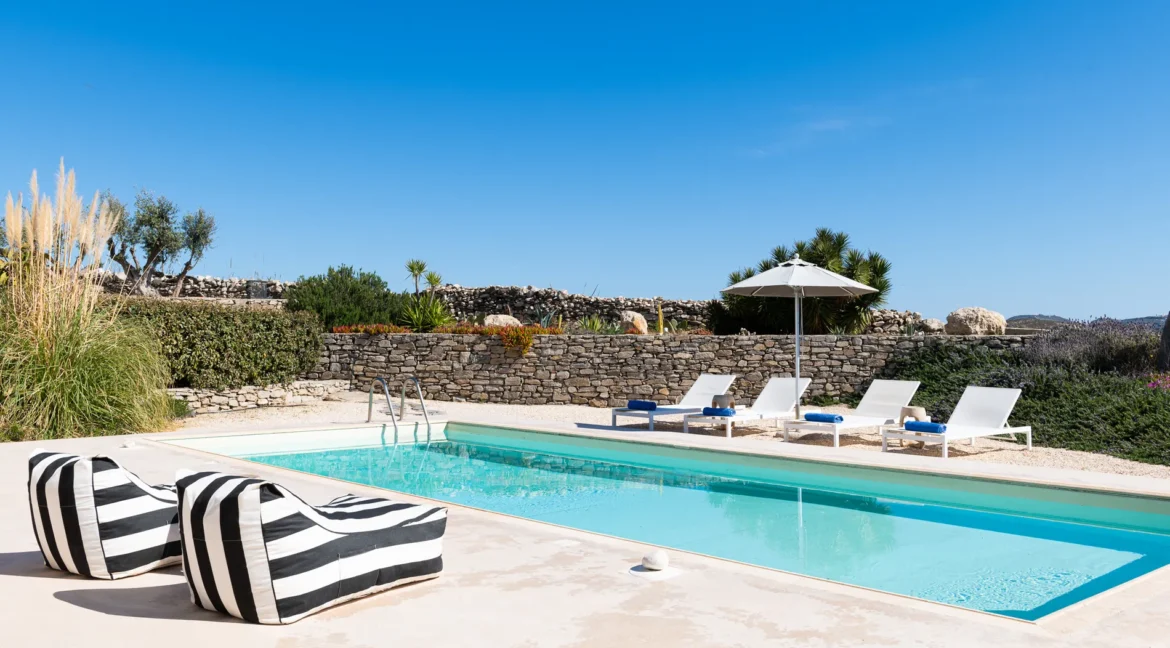 2 Villas for sale Parasporos Paros 34