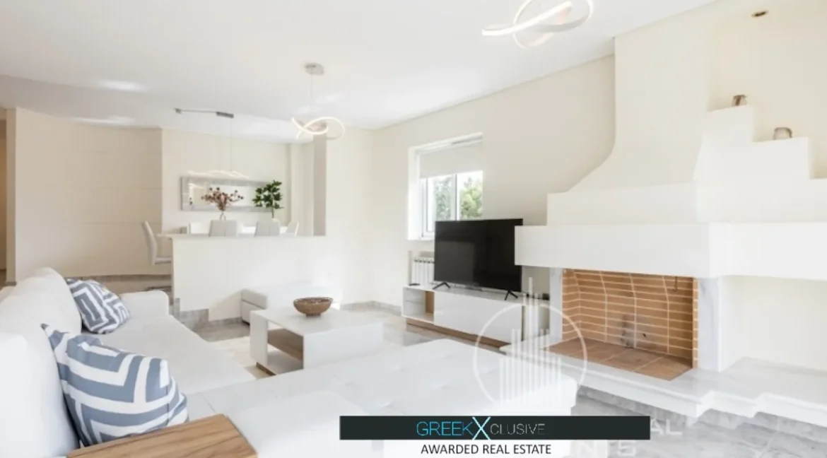 For Rent: Furnished apartment in the heart of Voula, Athens 11