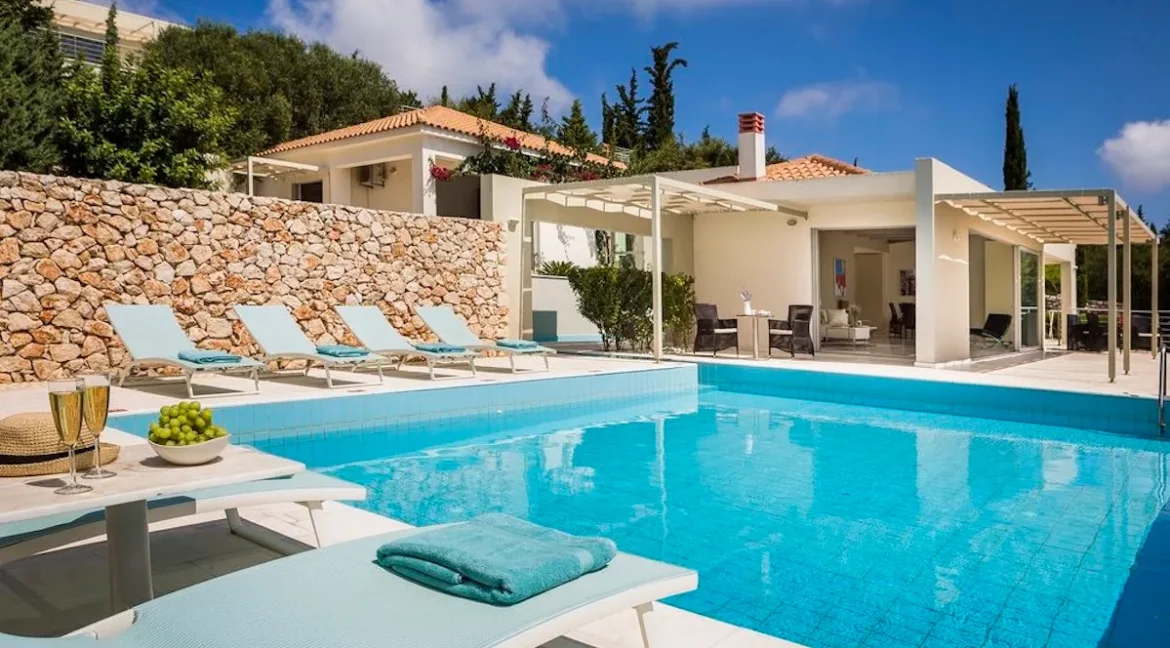 Furnished villa in Kefalonia for sale 10