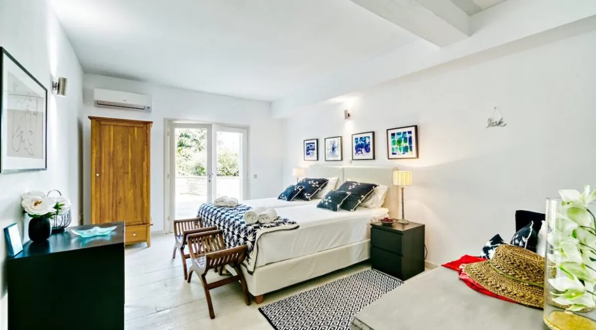 Luxurious Hilltop Retreat in Nissaki, Corfu 10