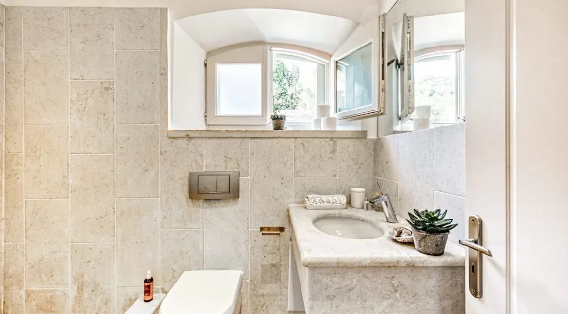 Luxurious Hilltop Retreat in Nissaki, Corfu 18