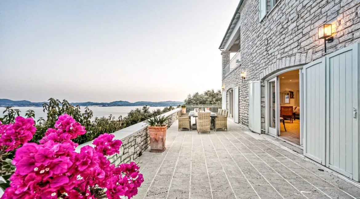 Luxurious Hilltop Retreat in Nissaki, Corfu 5