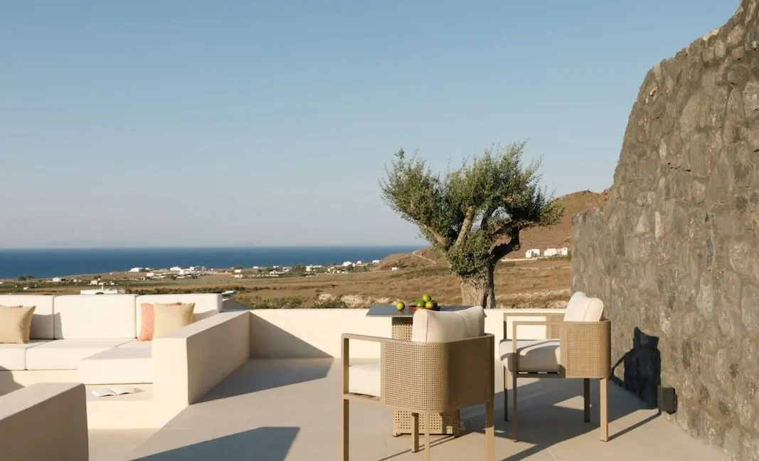 Luxurious Hotel for Sale in Oia, Santorini 4