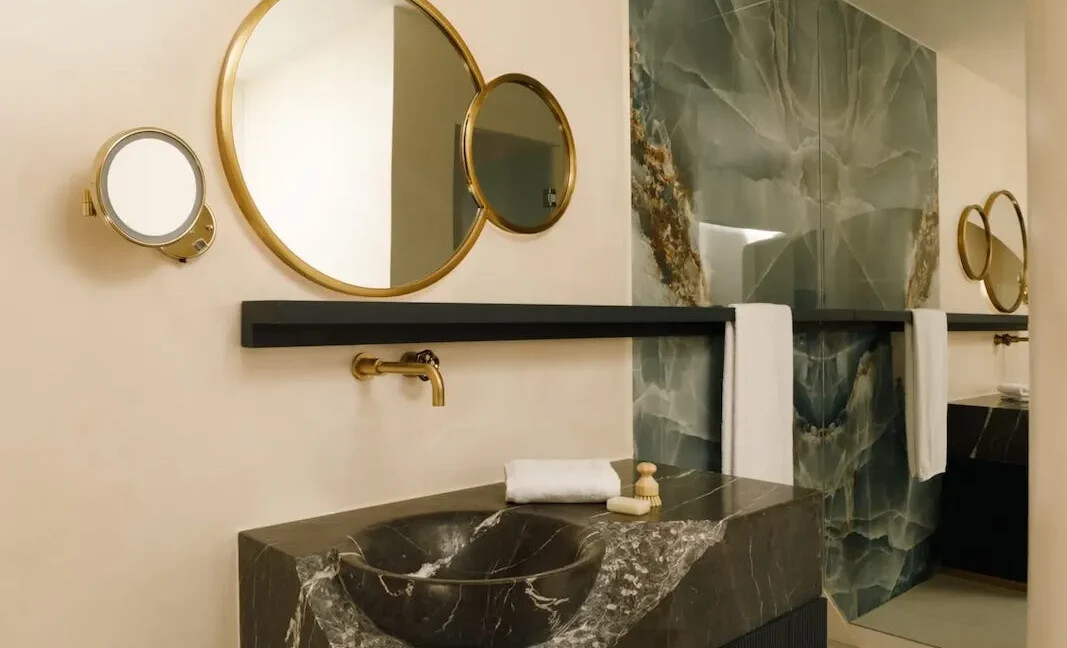 Luxurious Hotel for Sale in Oia, Santorini 6