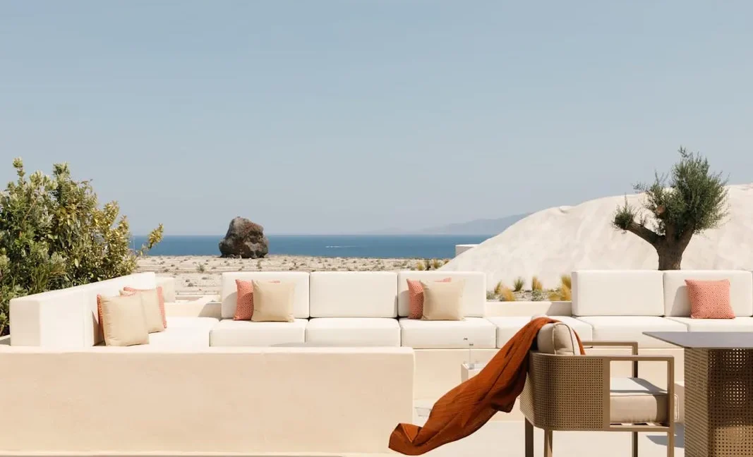 Luxurious Hotel for Sale in Oia, Santorini 7