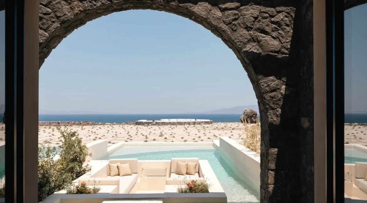 Luxurious Hotel for Sale in Oia, Santorini 8
