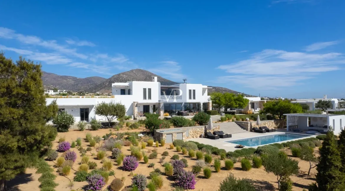 Outstanding Villa in Paros for sale 1