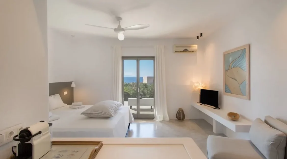 Outstanding Villa in Paros for sale 14