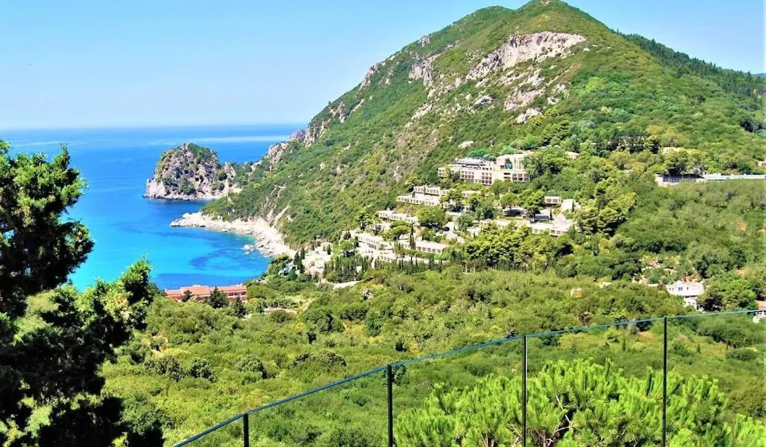 Remarkable villa for sale in Corfu 1