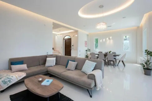 Remarkable villa for sale in Corfu 13