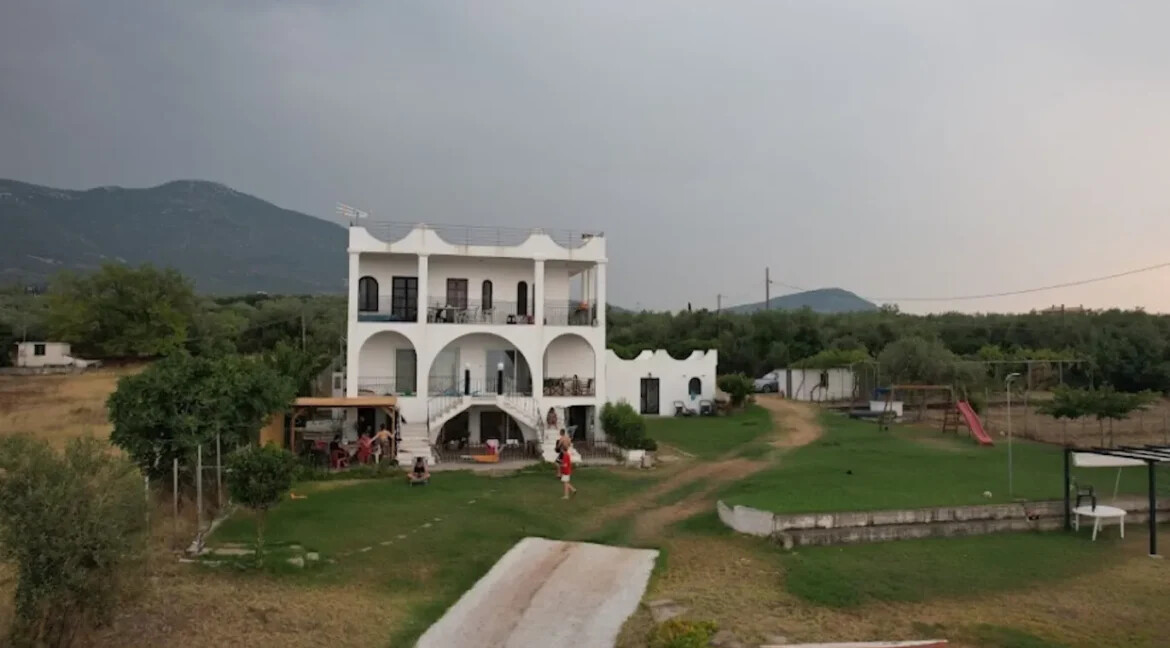 Seafront Villa for sale on the island of Euboea 3_1