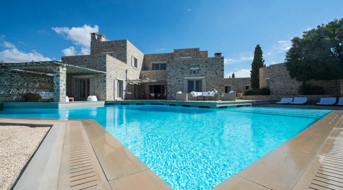 Stone Villa for Sale in Paros island 32