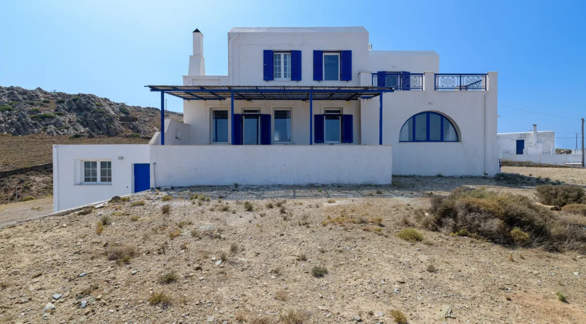 Traditional Cycladic house for sale in Andros island 1