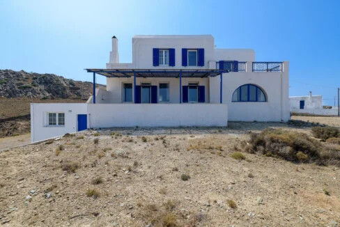 Traditional Cycladic house for sale in Andros island 1