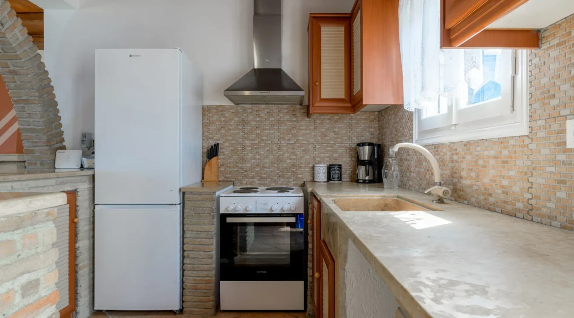 Traditional Cycladic house for sale in Andros island 10