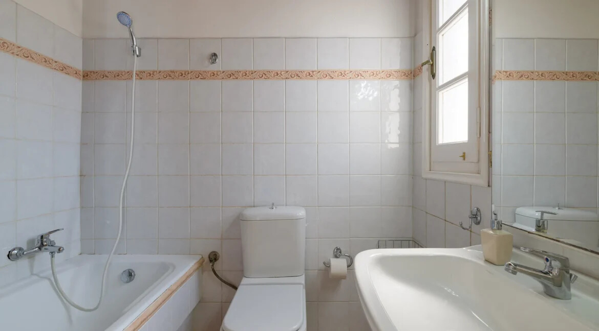 Traditional Cycladic house for sale in Andros island 7