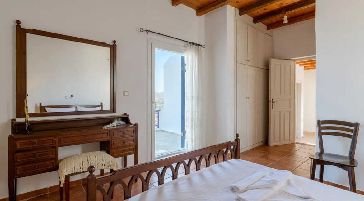 Traditional Cycladic house for sale in Andros island 8