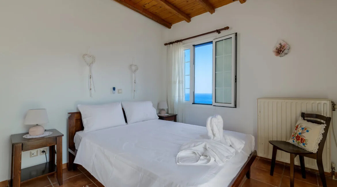 Traditional Cycladic house for sale in Andros island 9