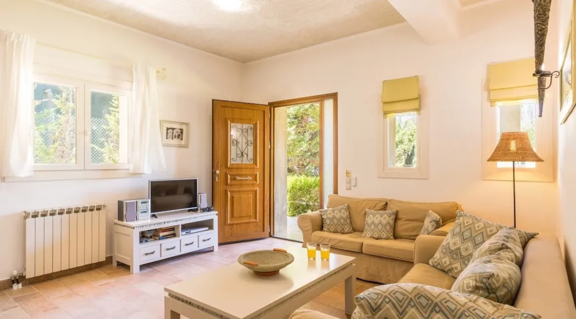 Villa in East Corfu for sale 11