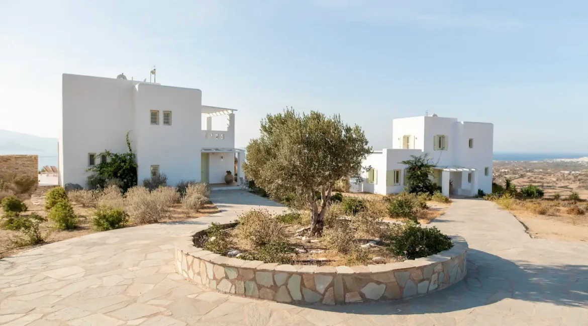 Villa with pool and garden in Tinos island for sale 19