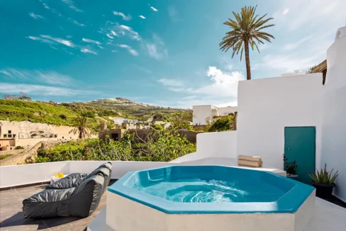Apartment with Jacuzzi for sale at Santorini Greece