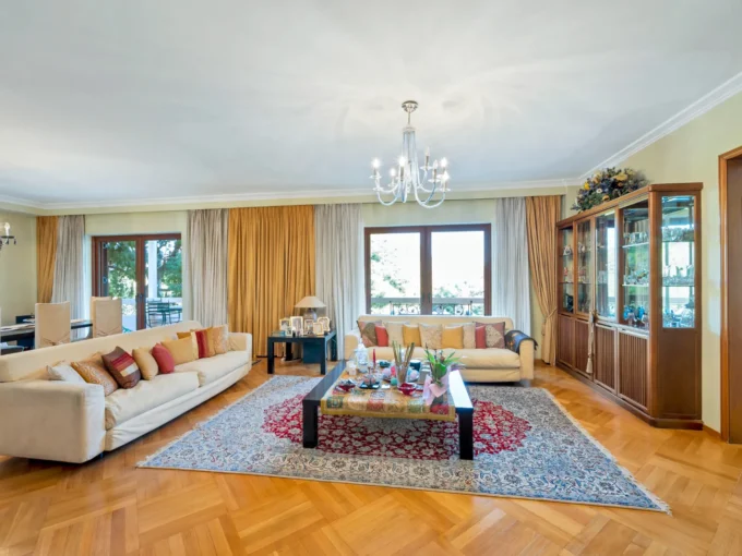 Luxurious Apartment in North Athens, Pefki