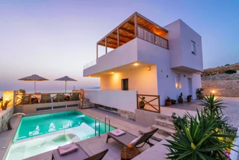 Luxurious Seaside Villa in Crete for sale