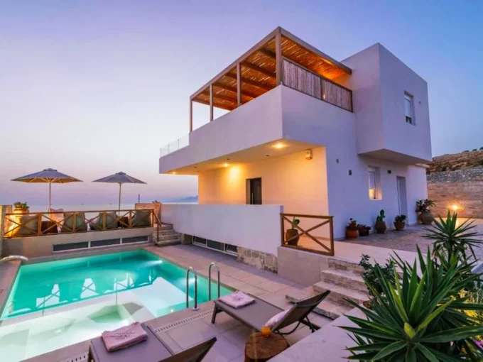 Luxurious Seaside Villa in Crete for sale