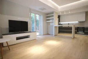 Renovated Apartment for sale Varkiza, 6 Minutes from the Beach in Varkiza