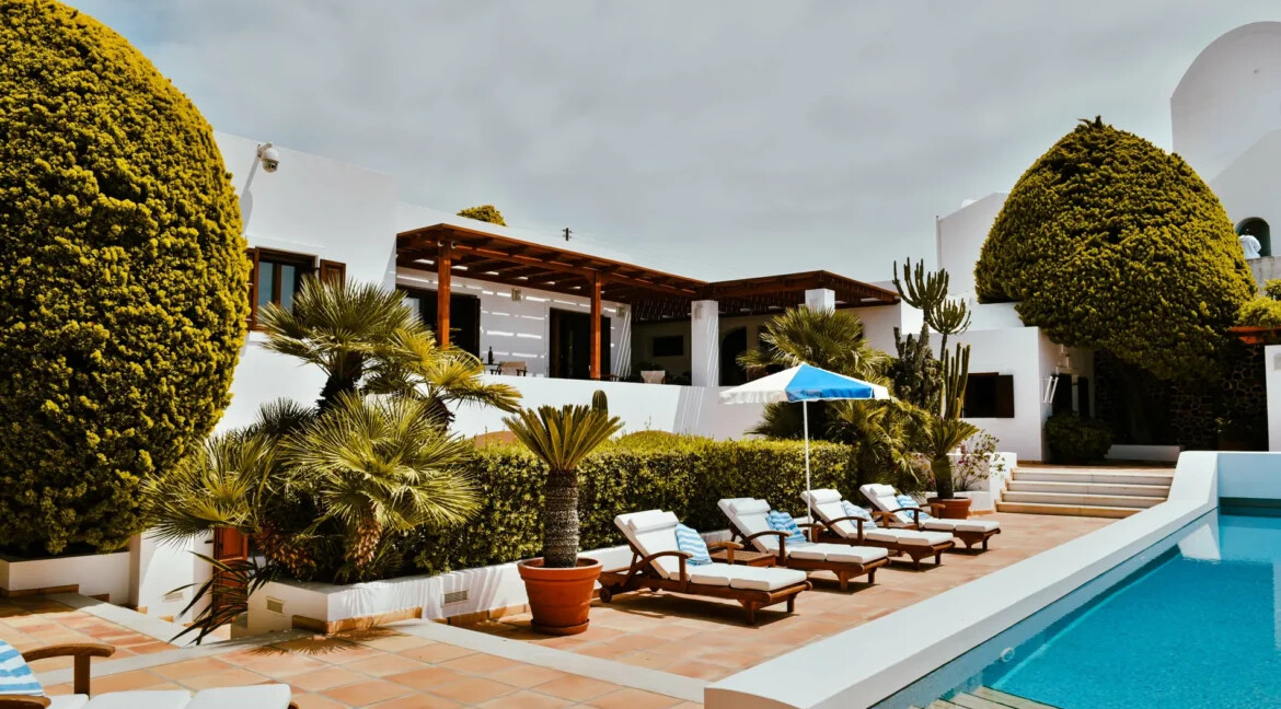 Villa With Sunset views in Santorini for sale, Imerovigli 1