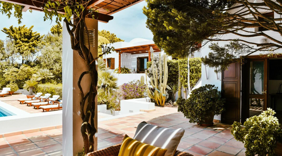 Villa With Sunset views in Santorini for sale, Imerovigli 11