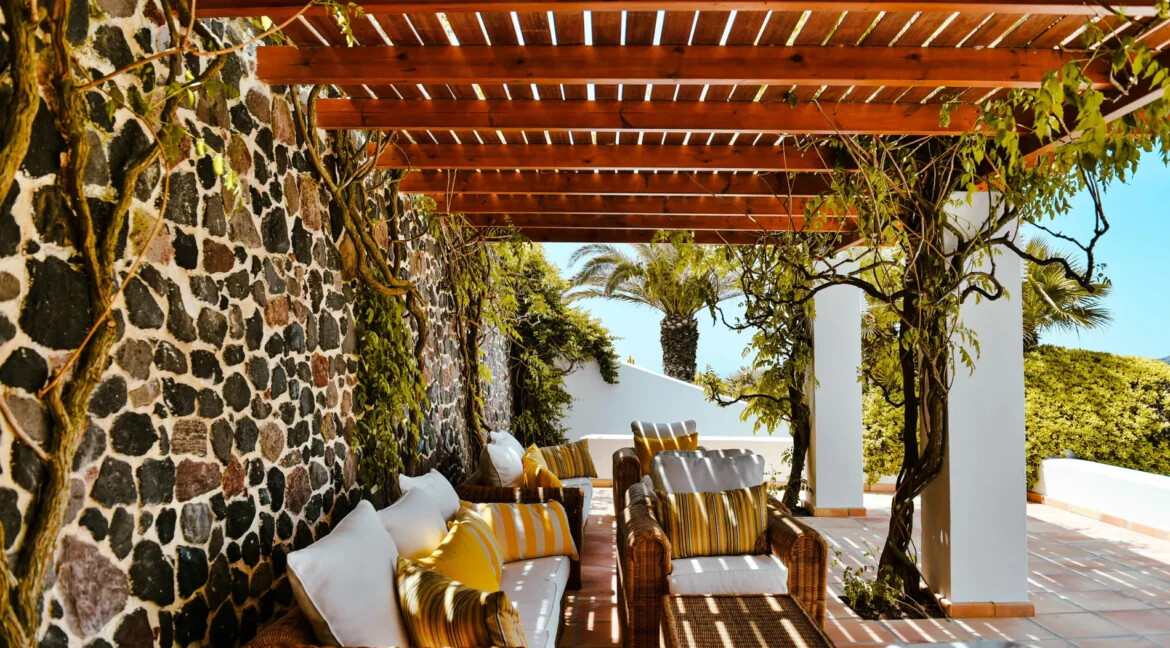 Villa With Sunset views in Santorini for sale, Imerovigli 12