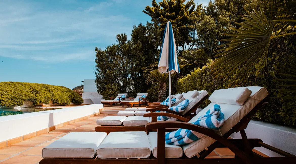 Villa With Sunset views in Santorini for sale, Imerovigli 2