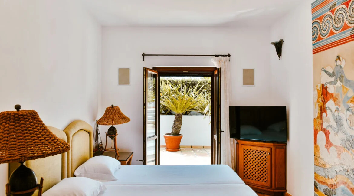 Villa With Sunset views in Santorini for sale, Imerovigli 21